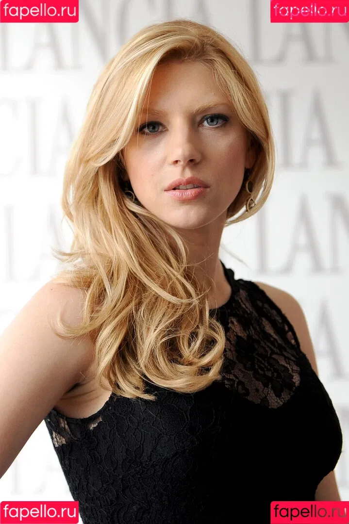 Katheryn Winnick Onlyfans Photo Gallery 