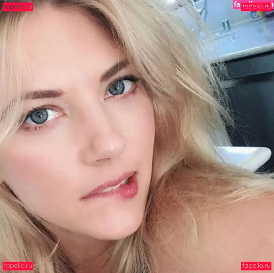 Katheryn Winnick Onlyfans Photo Gallery 