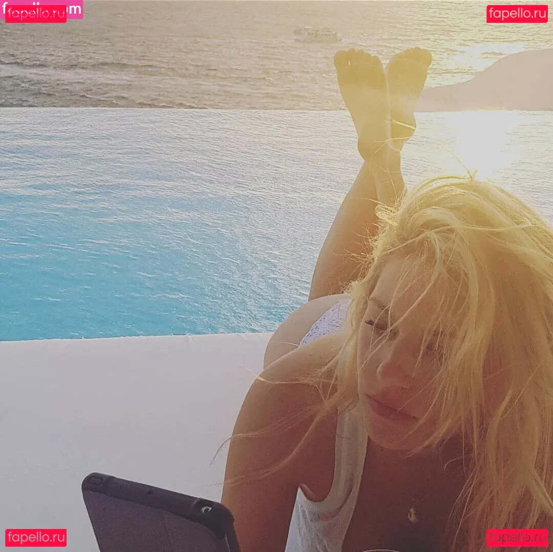 Katheryn Winnick Onlyfans Photo Gallery 