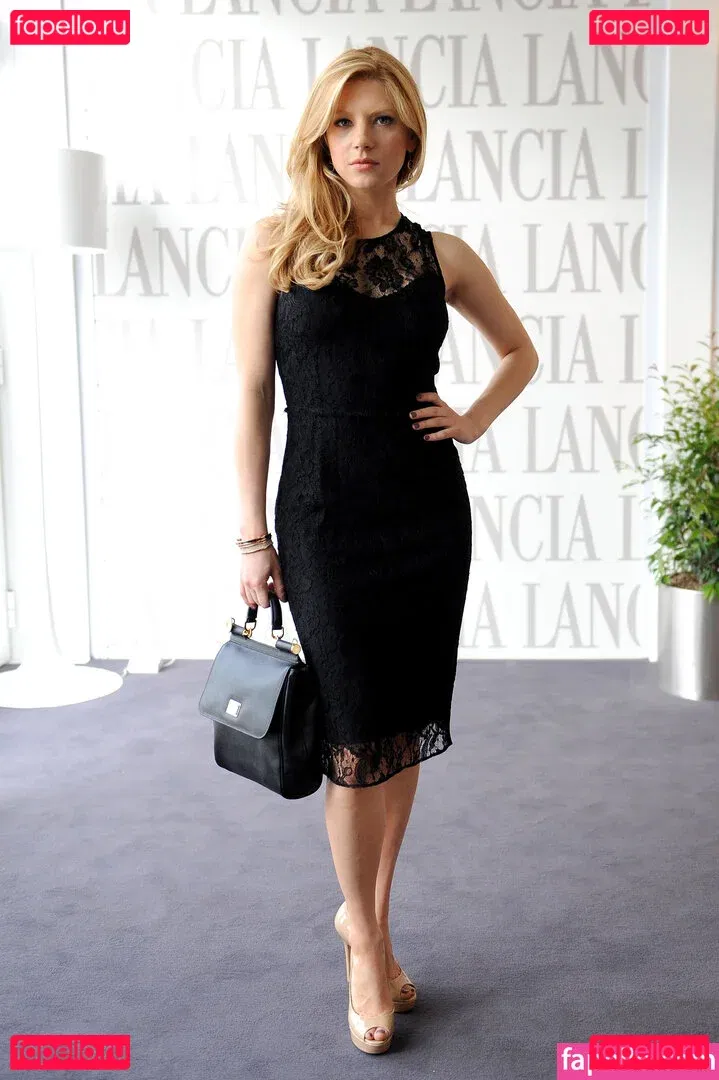 Katheryn Winnick Onlyfans Photo Gallery 