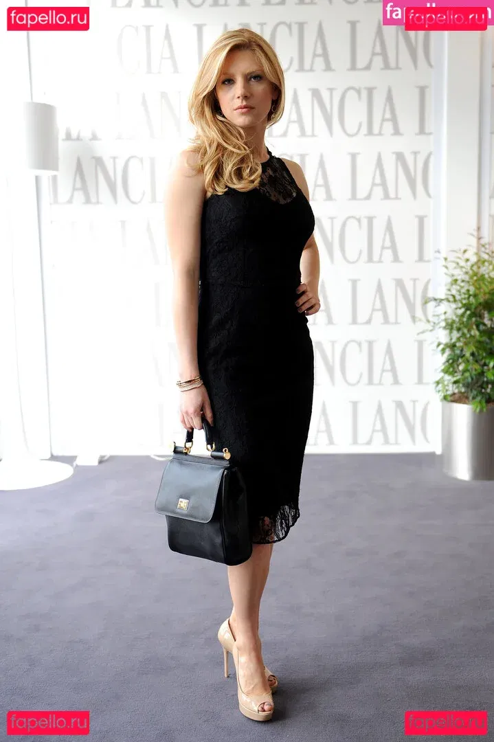 Katheryn Winnick Onlyfans Photo Gallery 