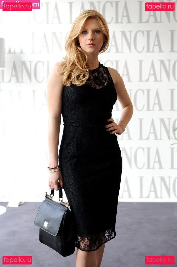 Katheryn Winnick Onlyfans Photo Gallery 