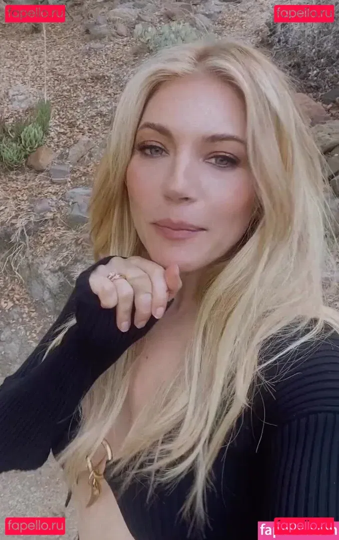 Katheryn Winnick Onlyfans Photo Gallery 