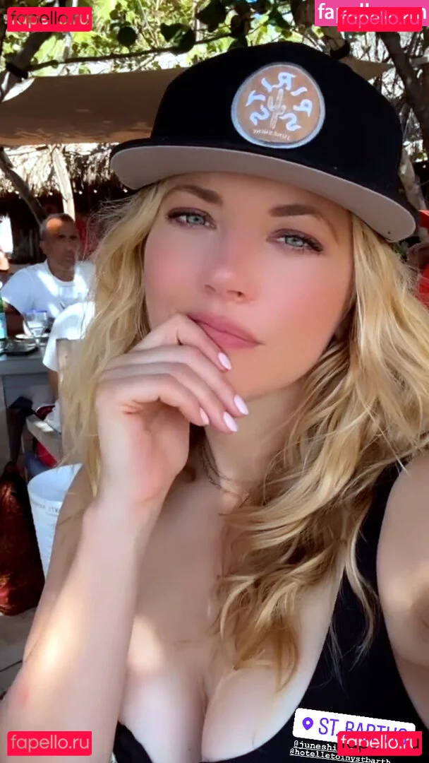 Katheryn Winnick Onlyfans Photo Gallery 