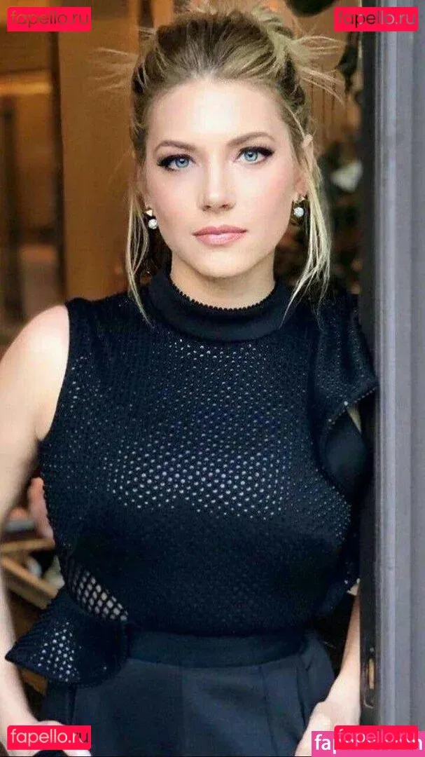 Katheryn Winnick Onlyfans Photo Gallery 