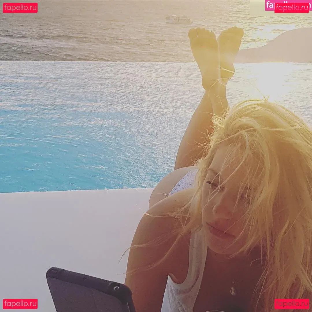 Katheryn Winnick Onlyfans Photo Gallery 