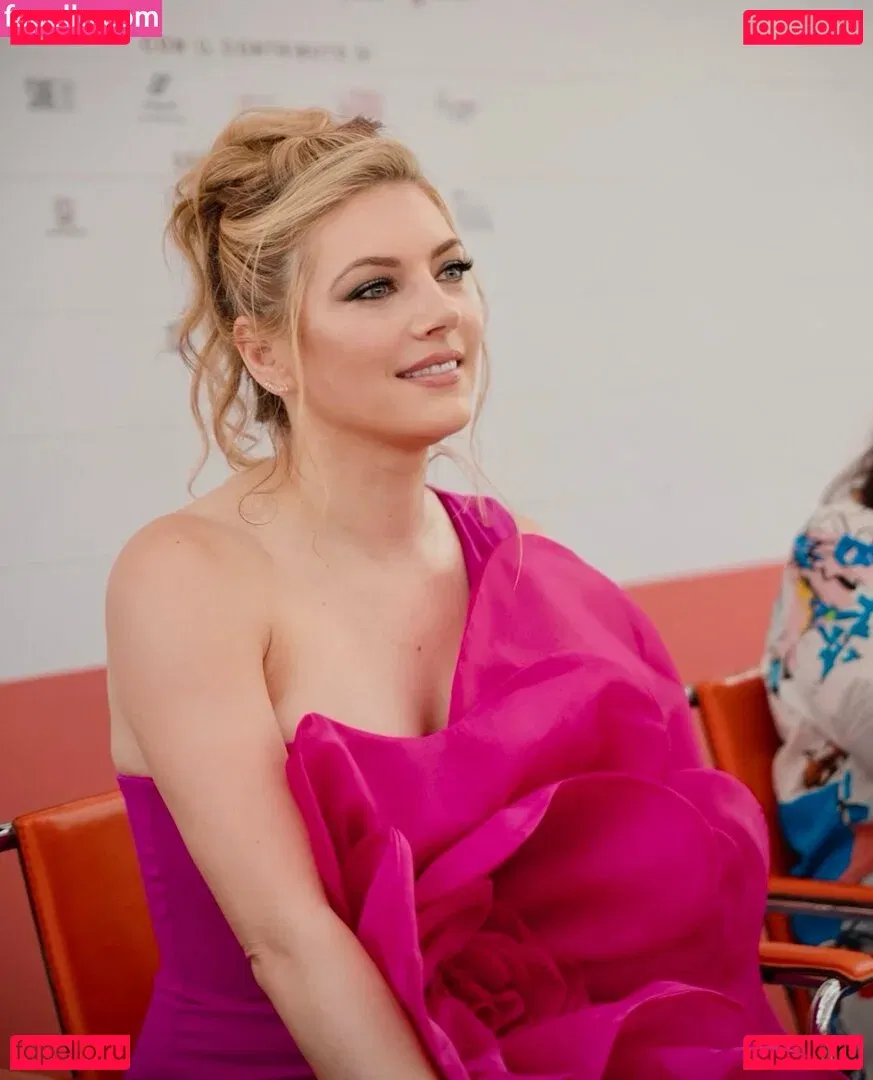 Katheryn Winnick Onlyfans Photo Gallery 