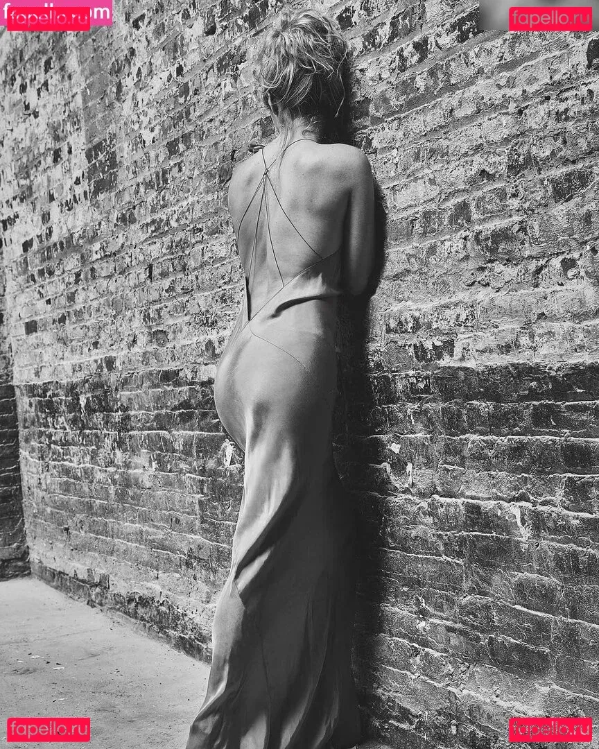 Katheryn Winnick Onlyfans Photo Gallery 