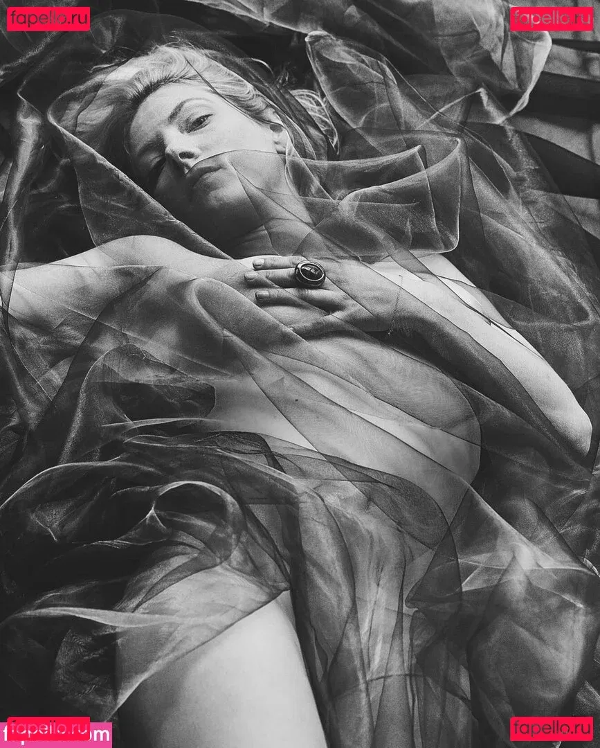 Katheryn Winnick Onlyfans Photo Gallery 