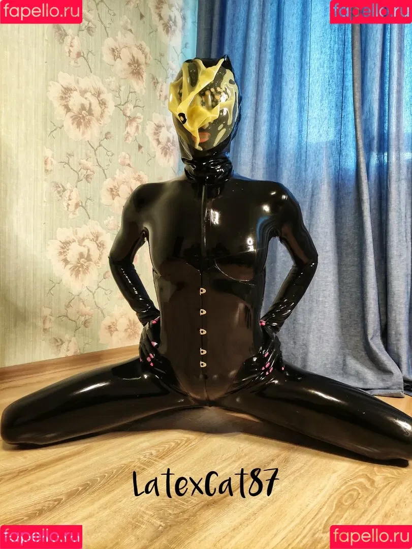 latexcat87 Onlyfans Photo Gallery 