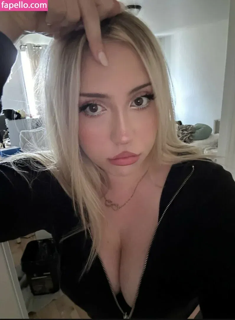 starsanrio Onlyfans Photo Gallery 