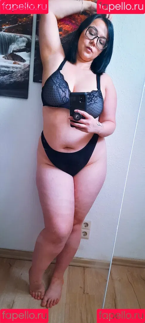 taranalo Onlyfans Photo Gallery 