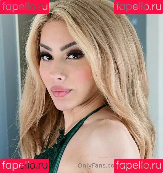 arieldemure Onlyfans Photo Gallery 