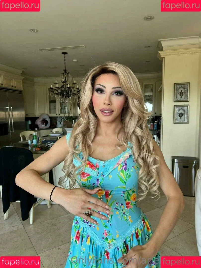 arieldemure Onlyfans Photo Gallery 