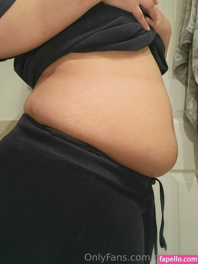 eveeeats Onlyfans Photo Gallery 