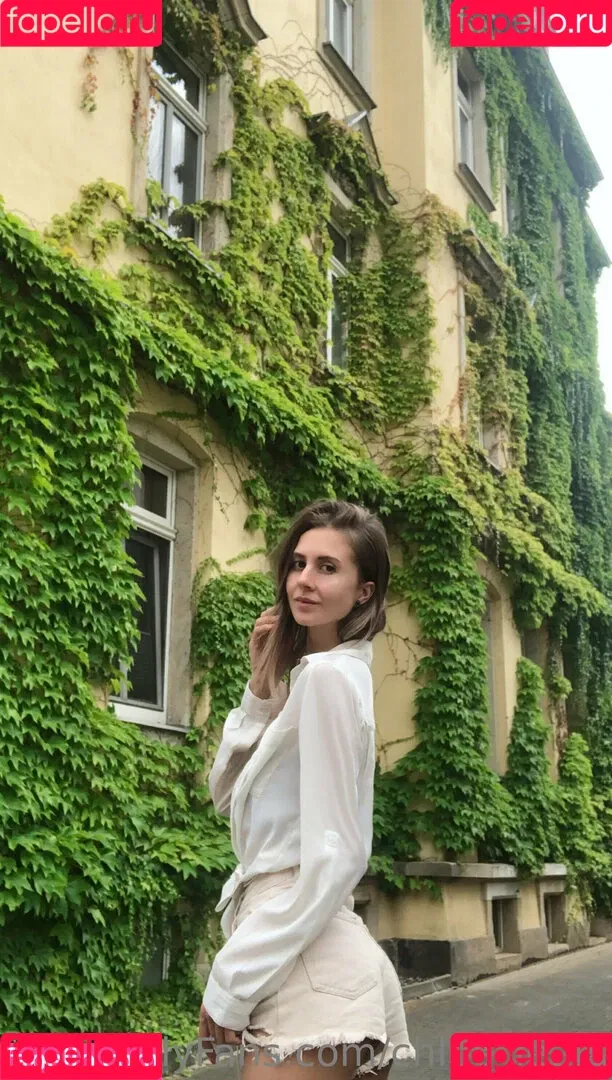 Chloe Leafs Onlyfans Photo Gallery 