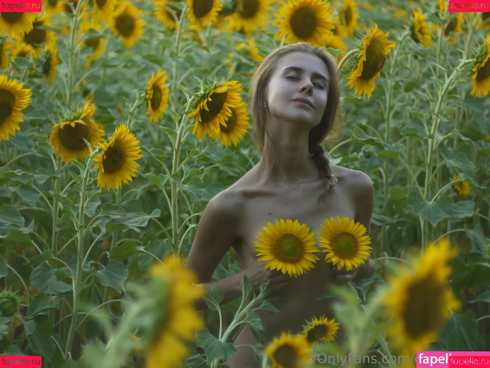 Chloe Leafs Onlyfans Photo Gallery 