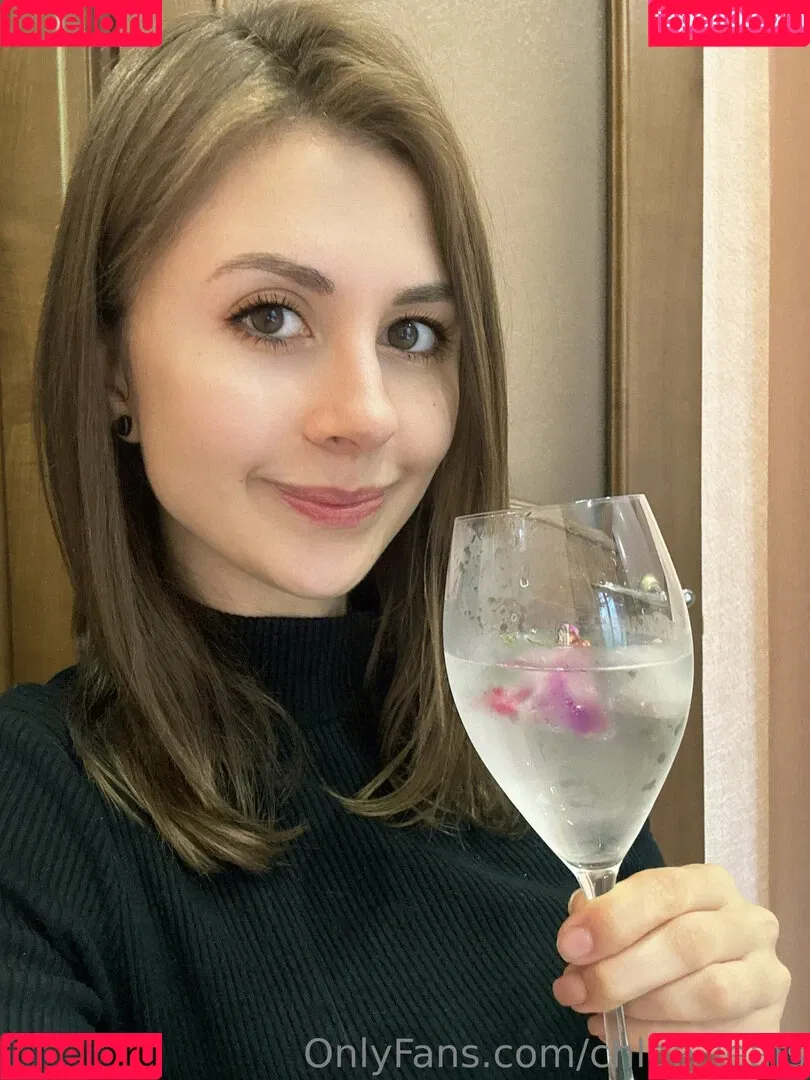 Chloe Leafs Onlyfans Photo Gallery 