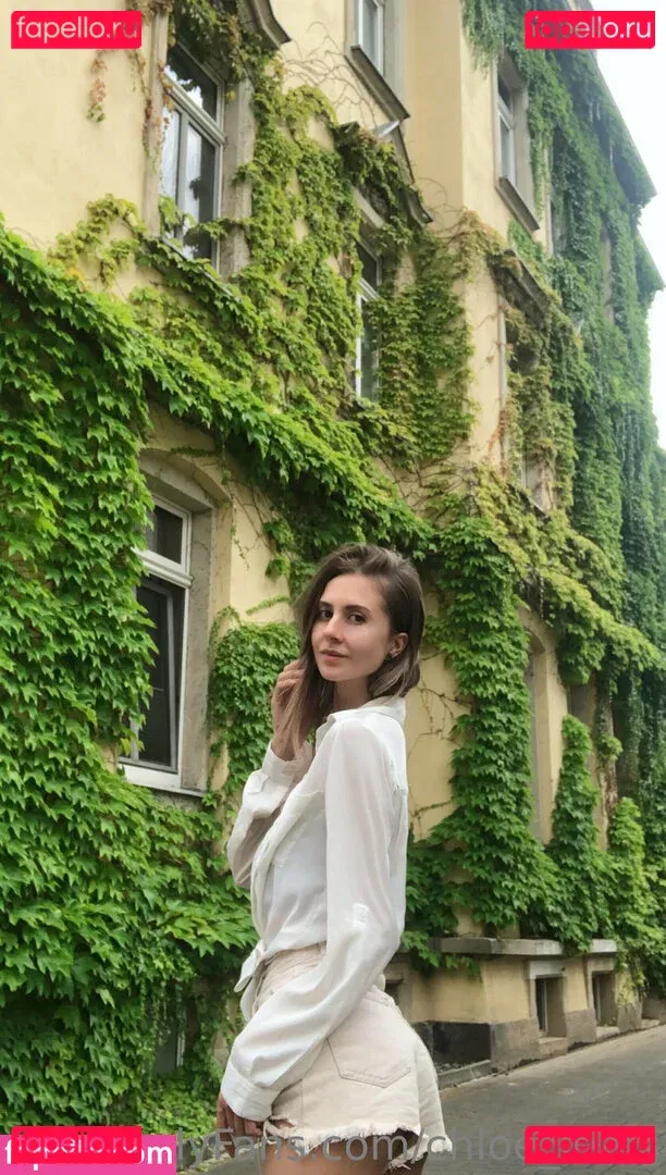 Chloe Leafs Onlyfans Photo Gallery 