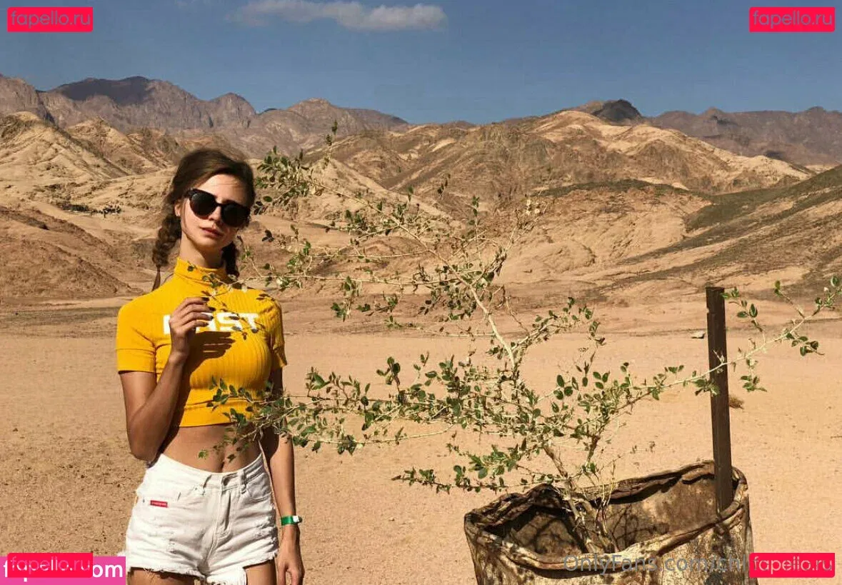 Chloe Leafs Onlyfans Photo Gallery 