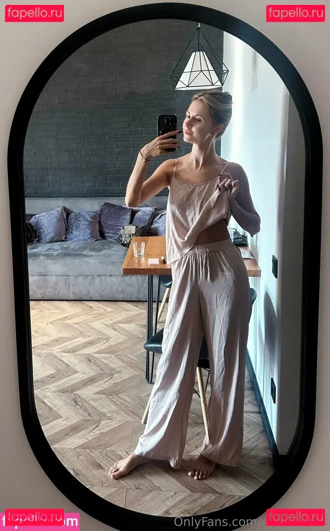 Chloe Leafs Onlyfans Photo Gallery 