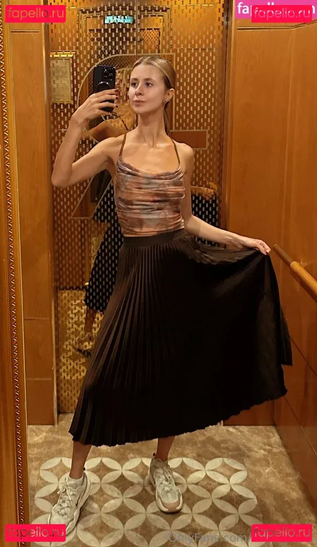 Chloe Leafs Onlyfans Photo Gallery 