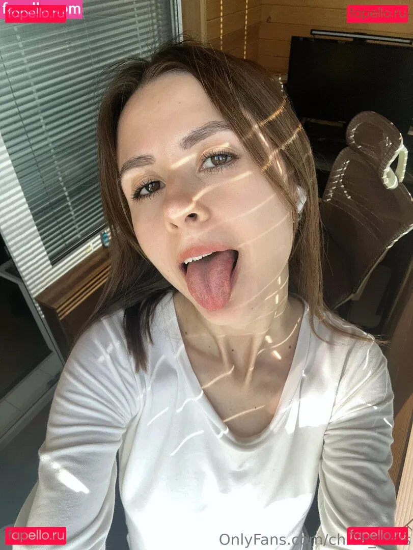 Chloe Leafs Onlyfans Photo Gallery 