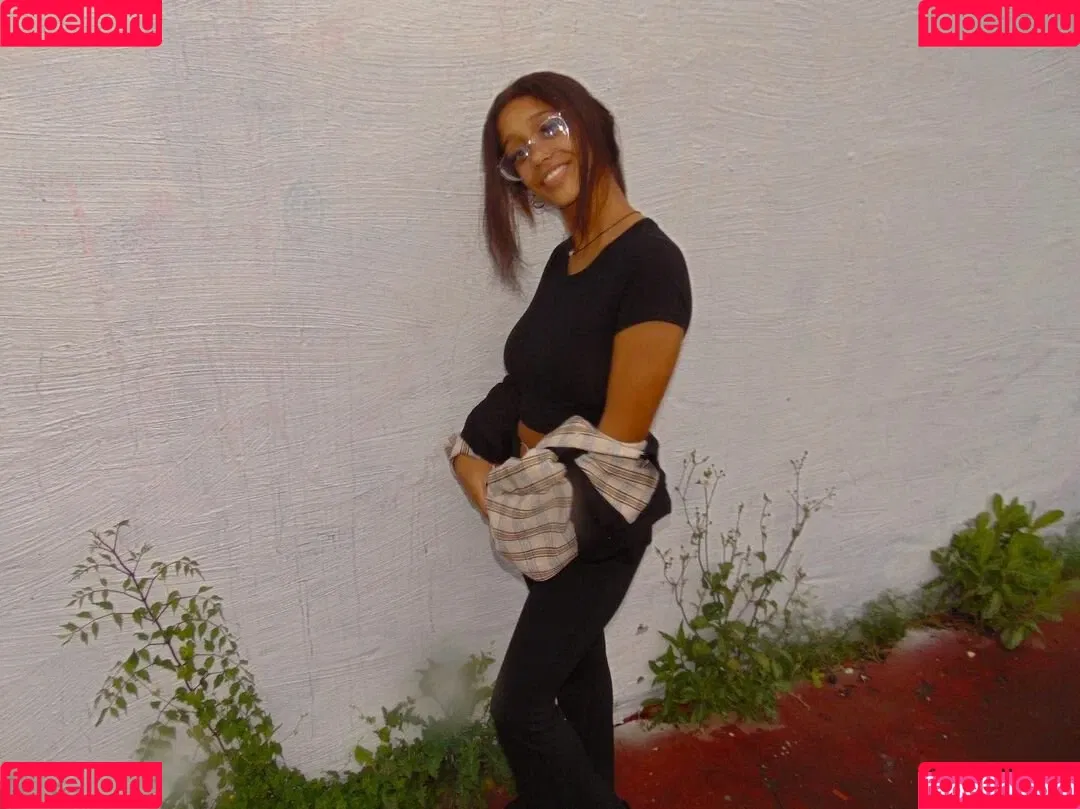 Lyla Troglin Onlyfans Photo Gallery 