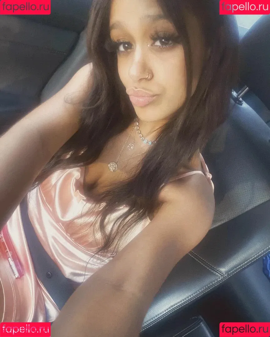 Lyla Troglin Onlyfans Photo Gallery 