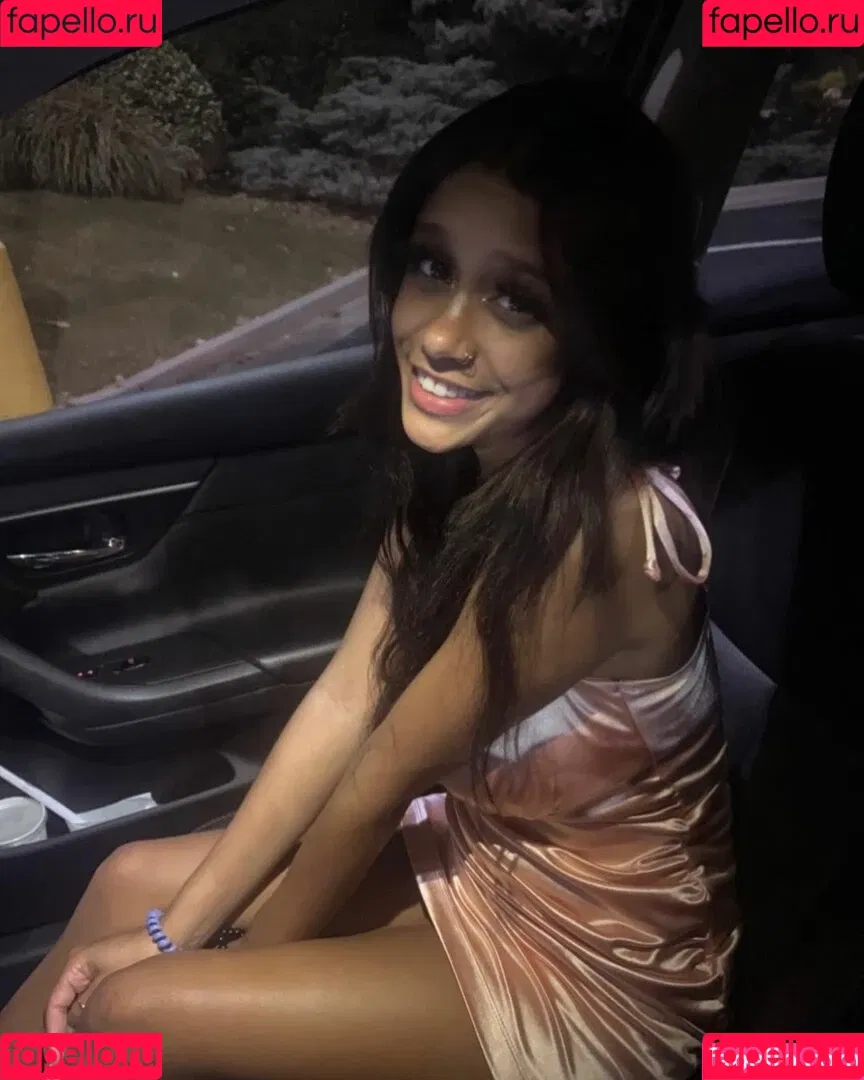 Lyla Troglin Onlyfans Photo Gallery 