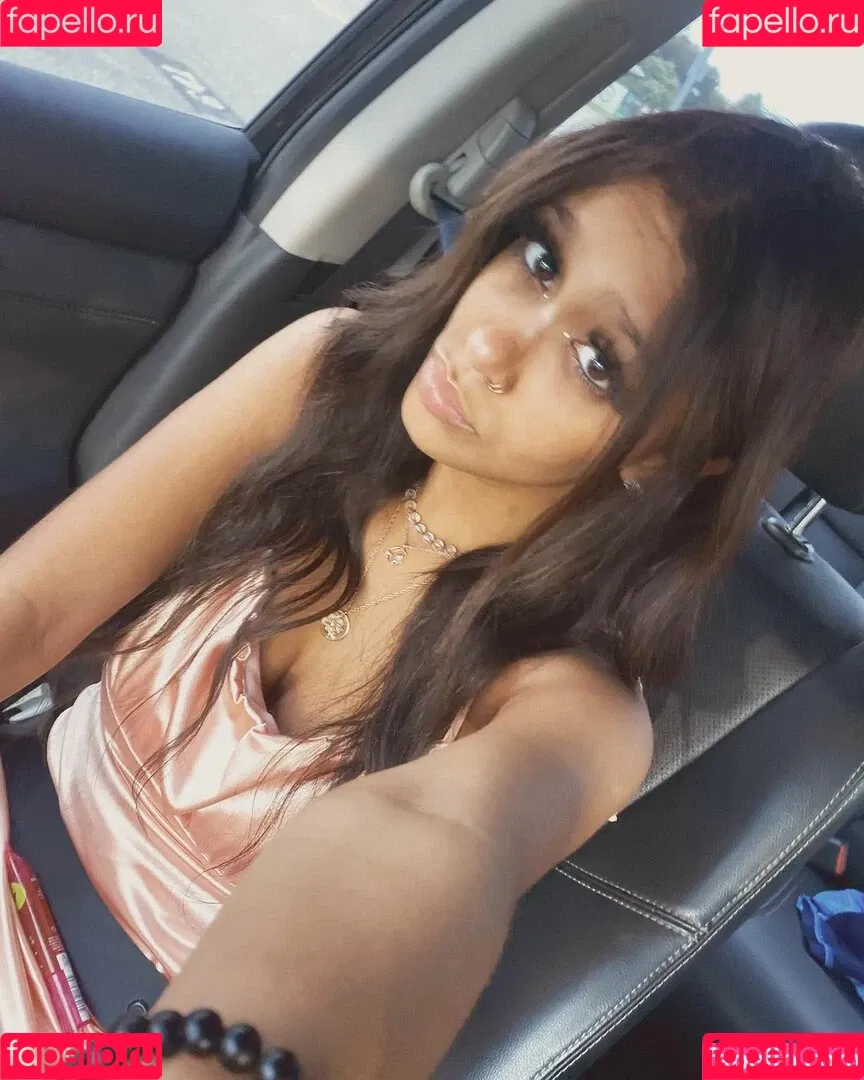 Lyla Troglin Onlyfans Photo Gallery 