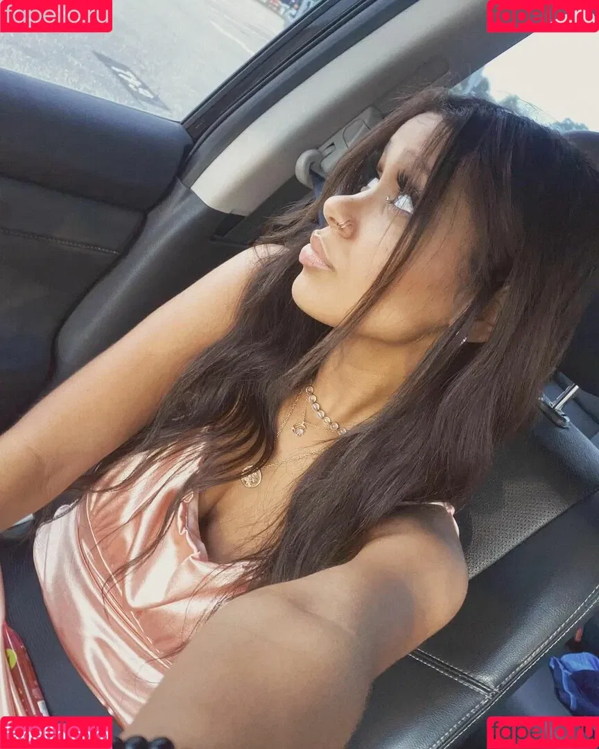 Lyla Troglin Onlyfans Photo Gallery 