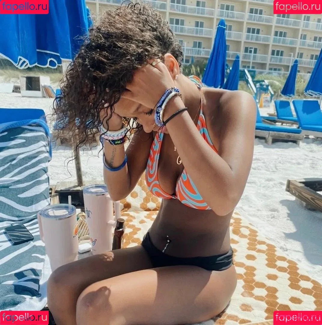 Lyla Troglin Onlyfans Photo Gallery 