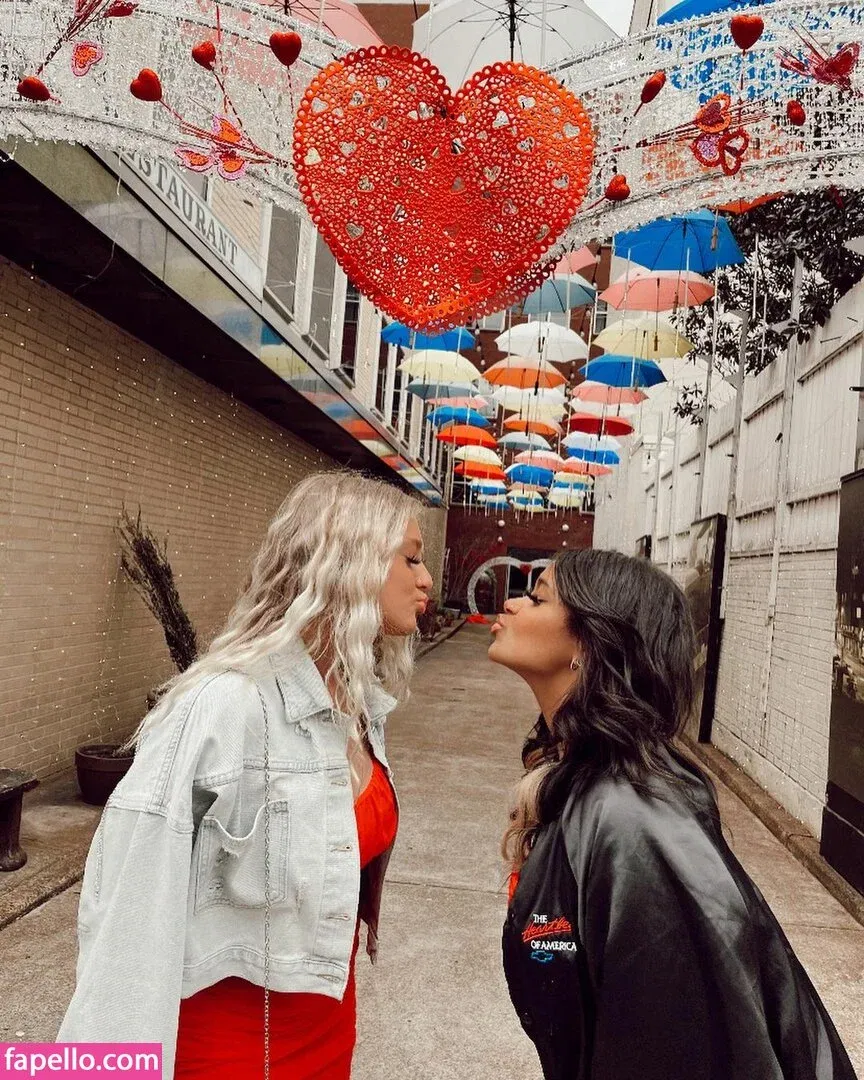 Lyla Troglin Onlyfans Photo Gallery 