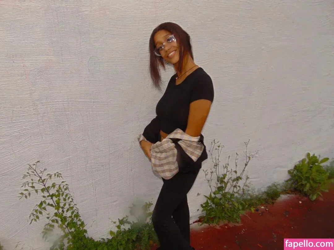 Lyla Troglin Onlyfans Photo Gallery 