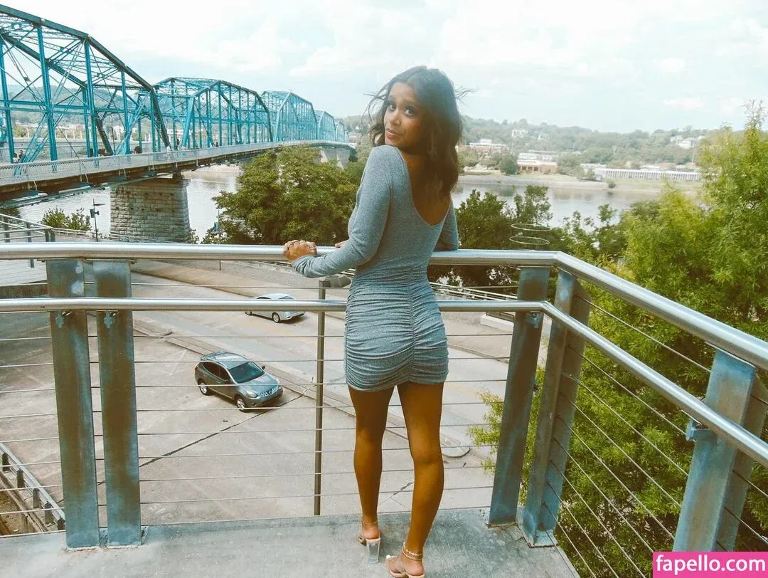 Lyla Troglin Onlyfans Photo Gallery 