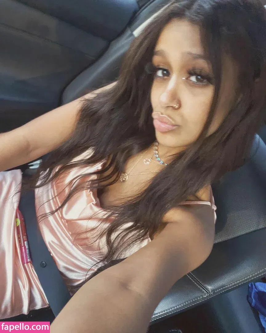 Lyla Troglin Onlyfans Photo Gallery 