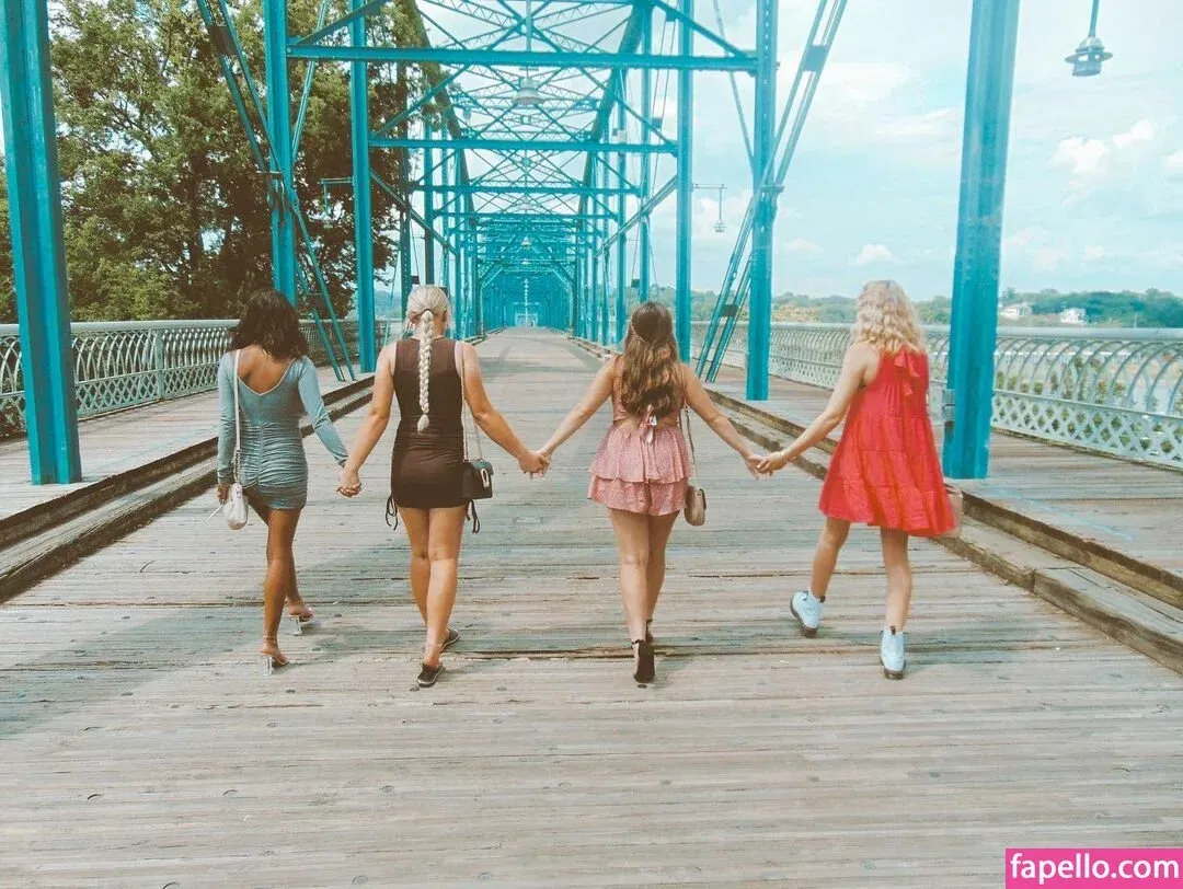 Lyla Troglin Onlyfans Photo Gallery 