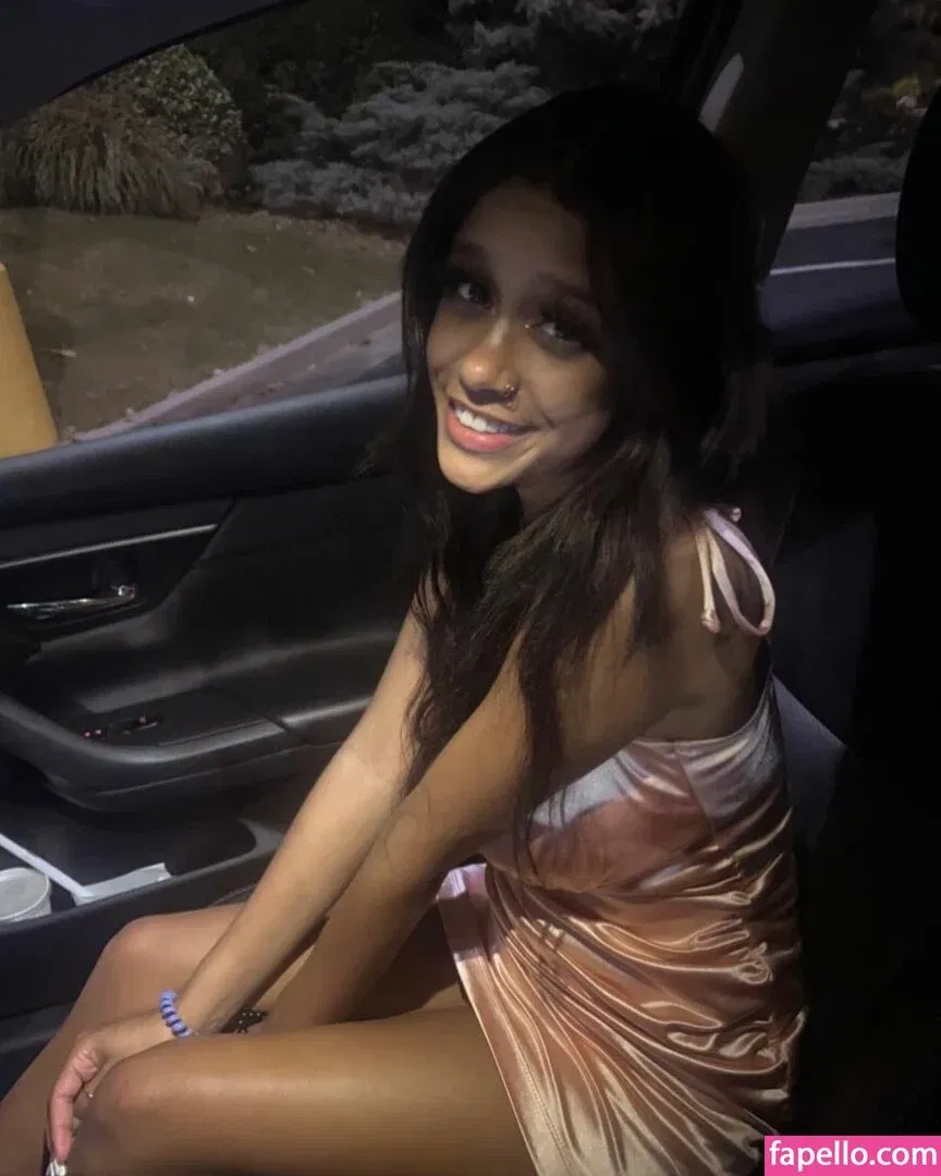 Lyla Troglin Onlyfans Photo Gallery 