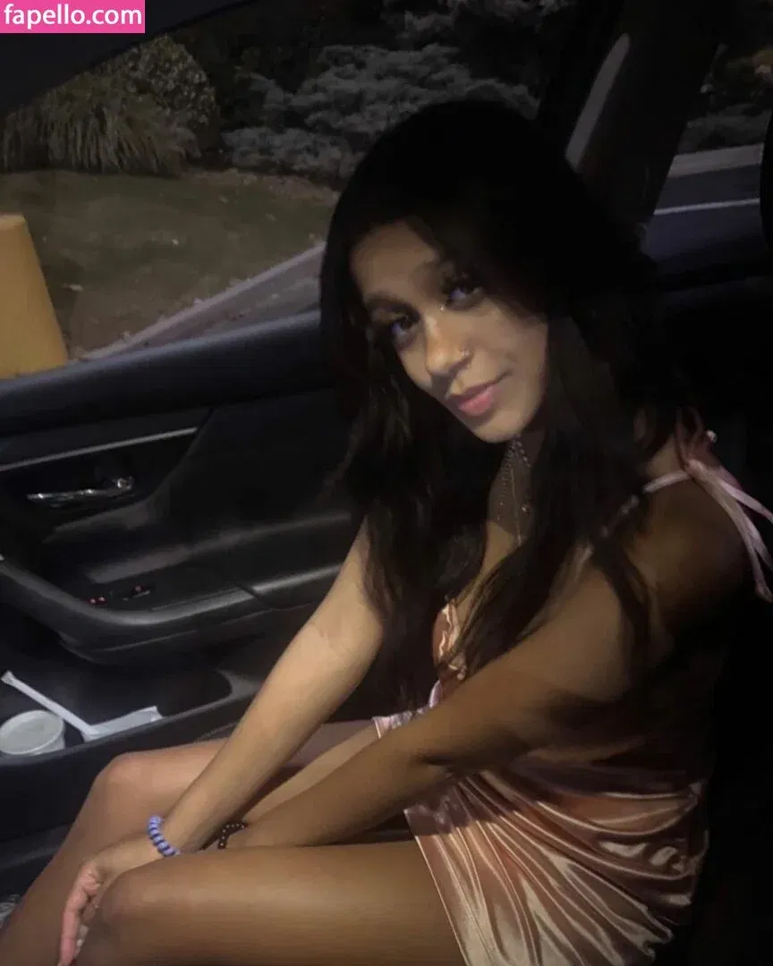 Lyla Troglin Onlyfans Photo Gallery 