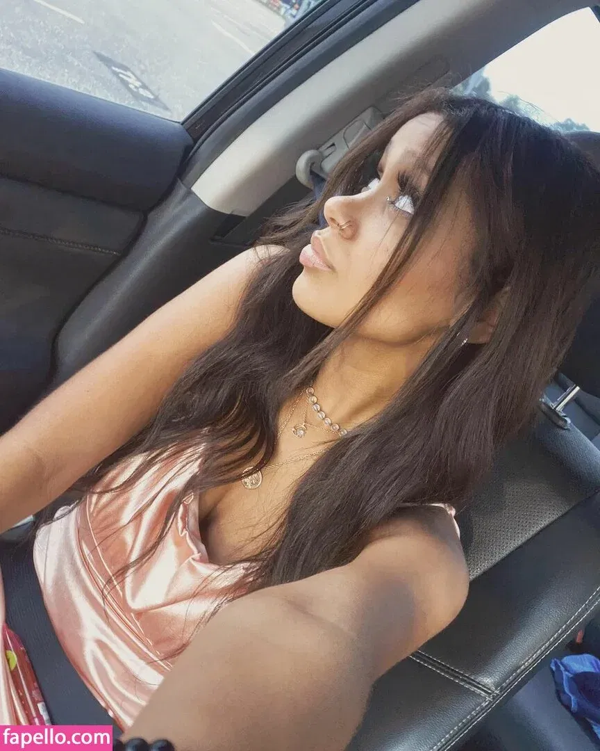 Lyla Troglin Onlyfans Photo Gallery 