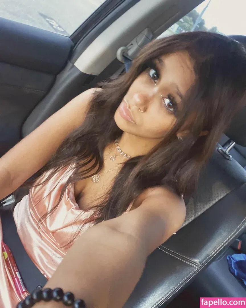 Lyla Troglin Onlyfans Photo Gallery 