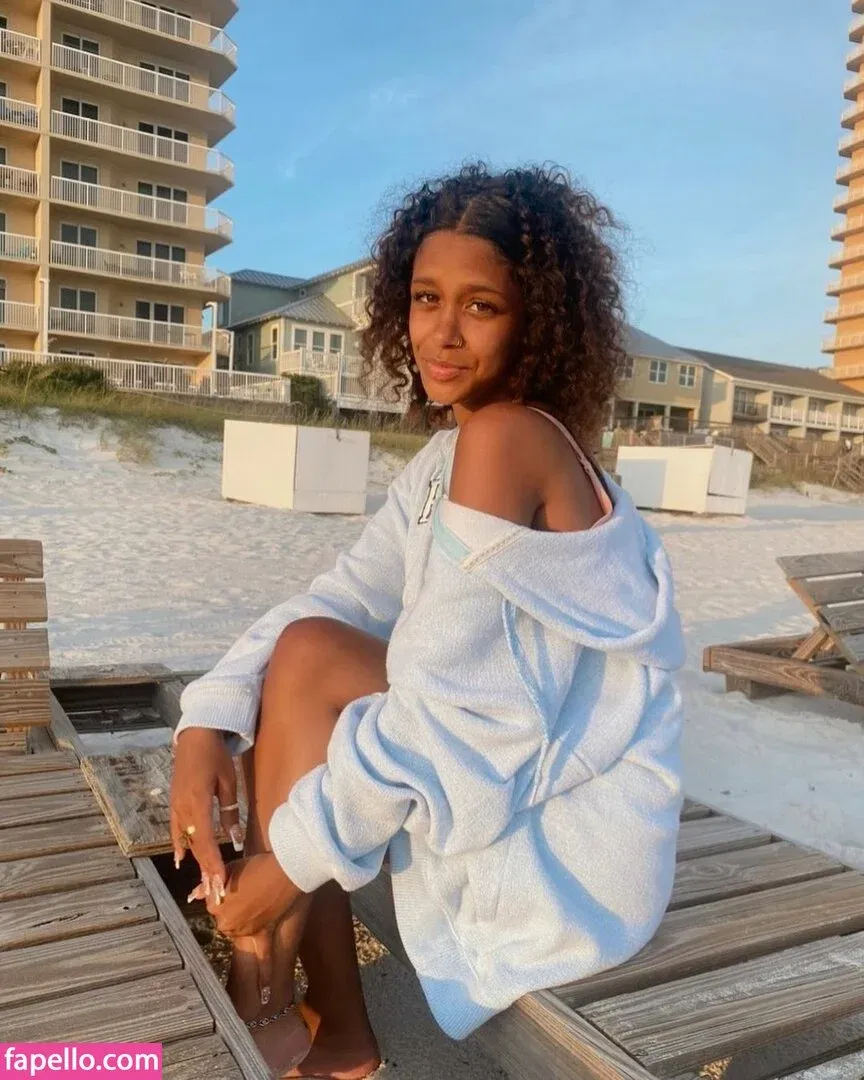 Lyla Troglin Onlyfans Photo Gallery 