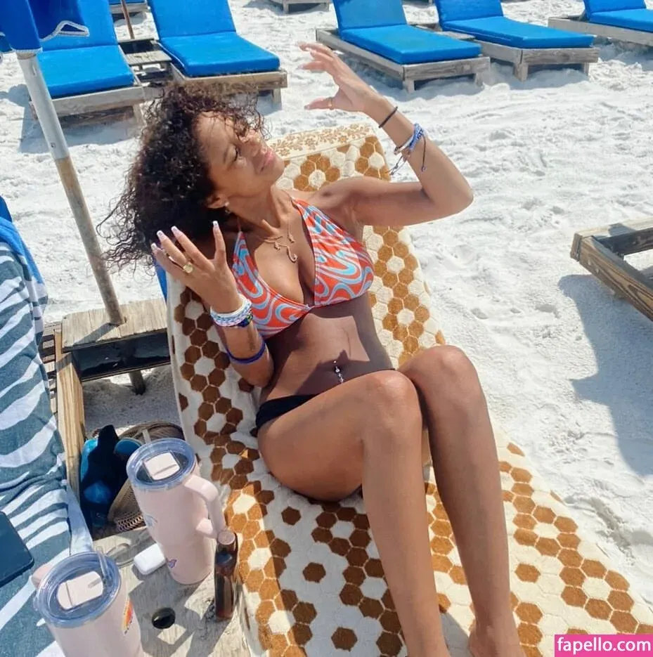 Lyla Troglin Onlyfans Photo Gallery 