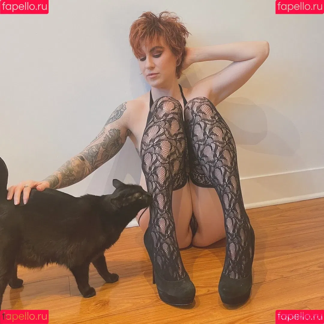 Comicbookgirl19 Onlyfans Photo Gallery 