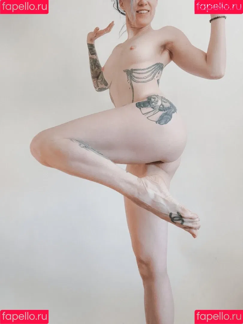 Comicbookgirl19 Onlyfans Photo Gallery 