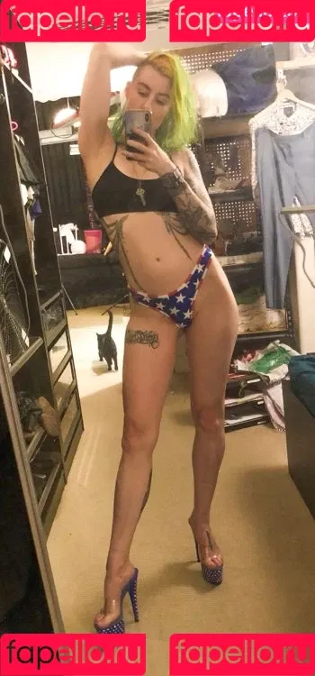 Comicbookgirl19 Onlyfans Photo Gallery 
