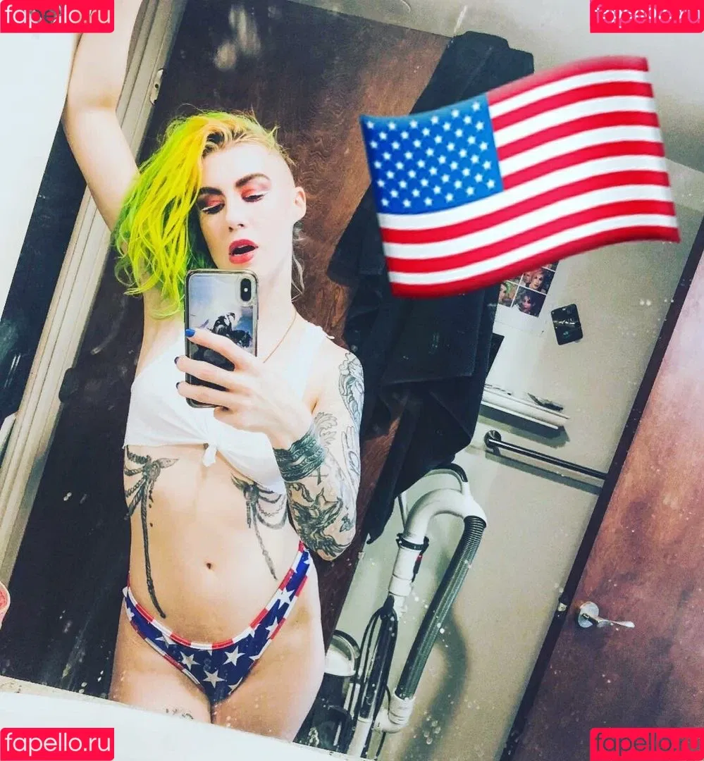 Comicbookgirl19 Onlyfans Photo Gallery 