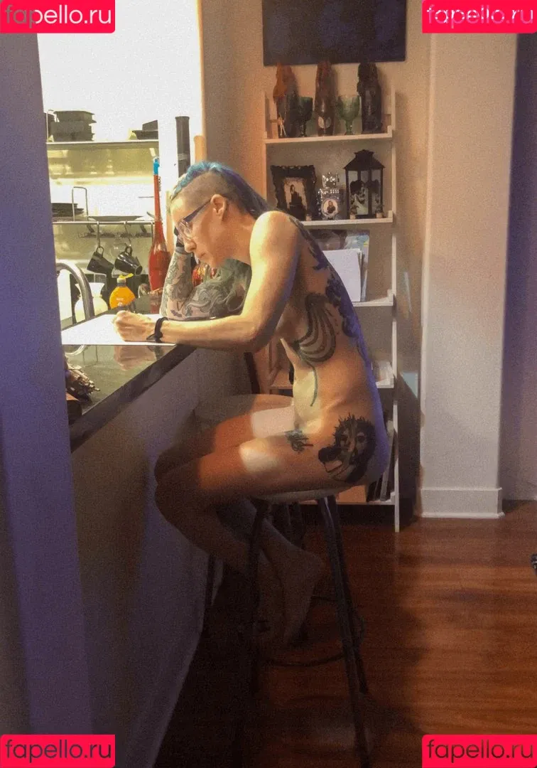 Comicbookgirl19 Onlyfans Photo Gallery 