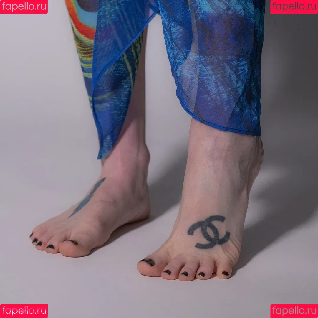 Comicbookgirl19 Onlyfans Photo Gallery 